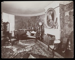 1899年ニューヨークのタキシードパークにあるウェストモアランドデイビス邸の部屋（銀ゼラチンプリント） 作： Byron Company
